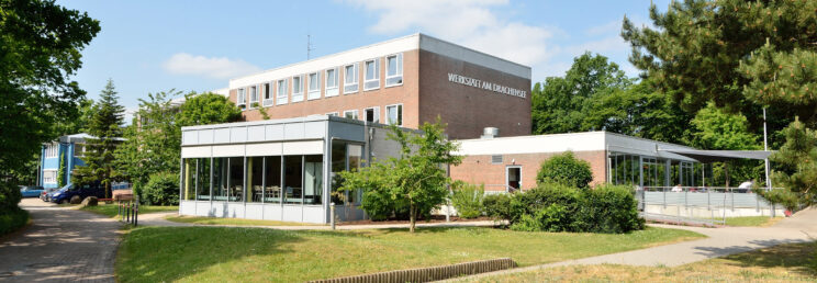 Bild zeigt das Ursula-Groth-Haus in der Hamburger Chaussee. Hauptstandort der Stiftung Drachensee.