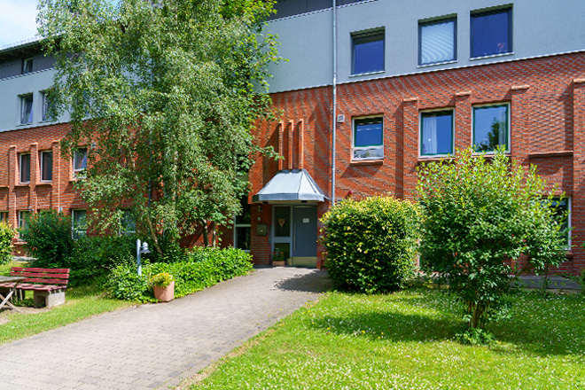 Bild zeigt das Wohnhaus im Postillionweg 26 in Kiel der Stiftung Drachensee