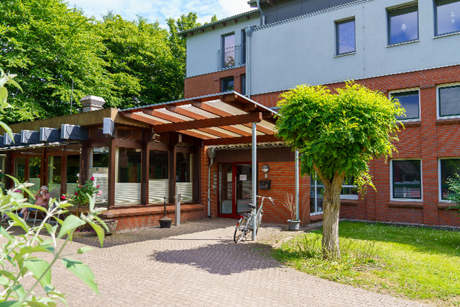 Bild zeigt das Wohnhaus im Postillionweg 28 der Stiftung Drachensee in Kiel